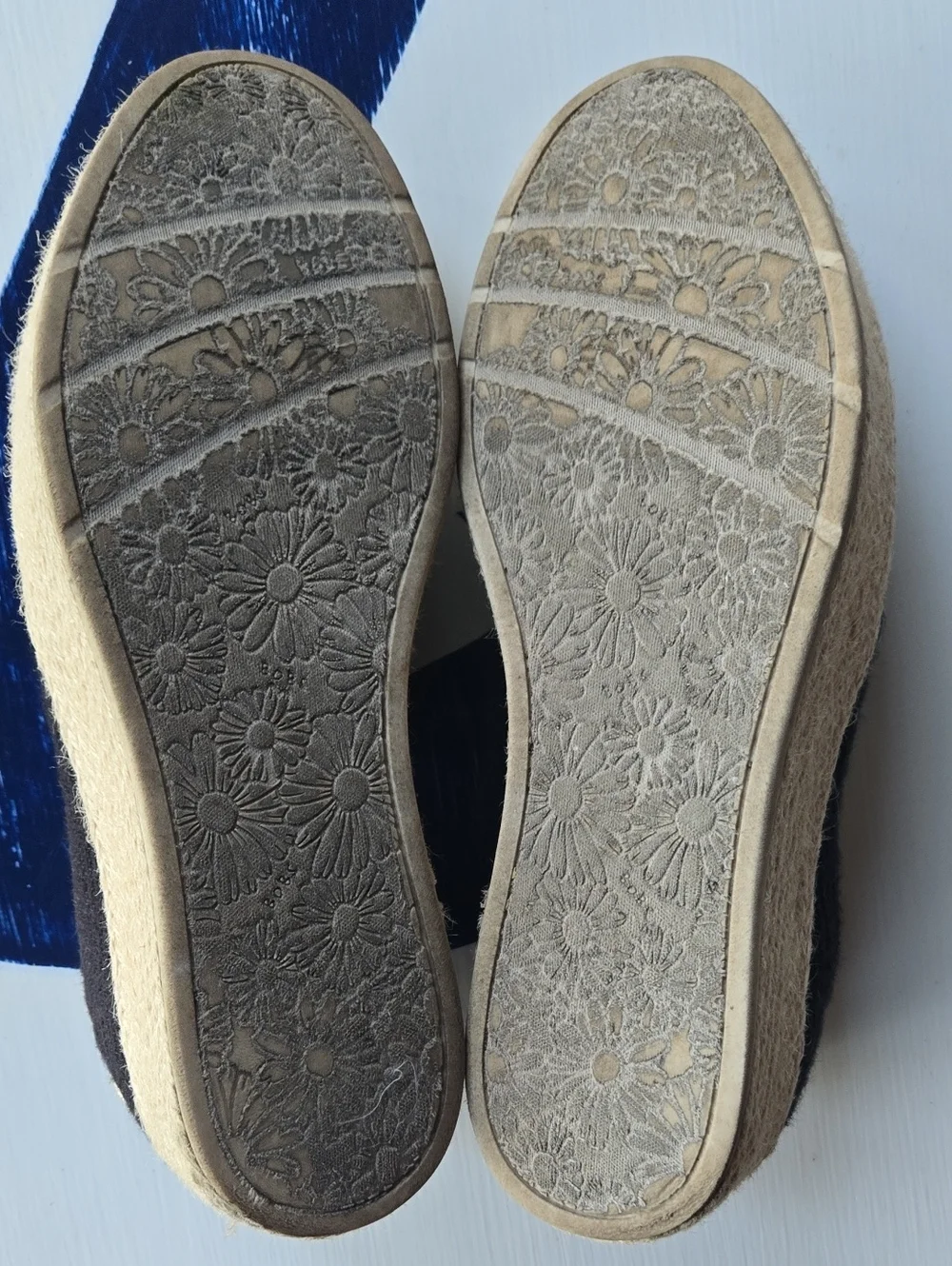 Skechers black textured